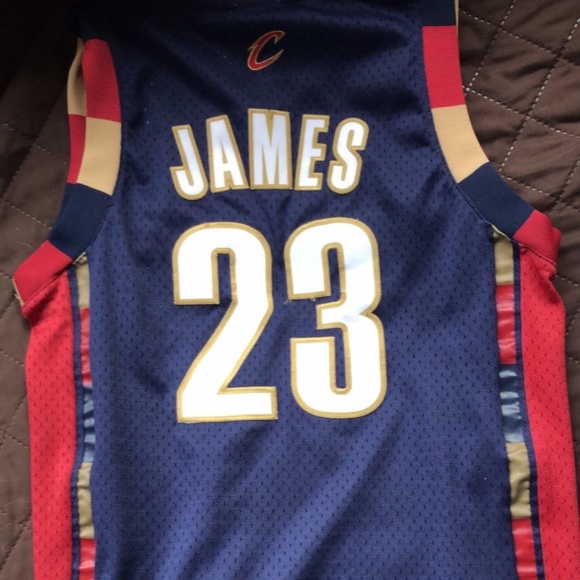 Youth Medium LeBron James Cleveland Cavs Jersey - Picture 2 of 3